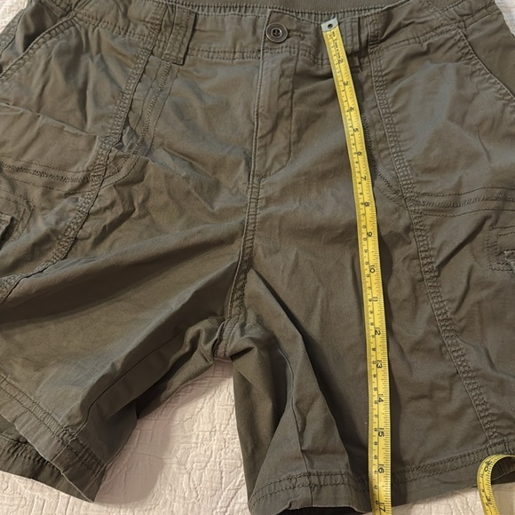 Style & Co Green and Tan Cargo Shorts Lightweight Casual - Picture 6 of 9
